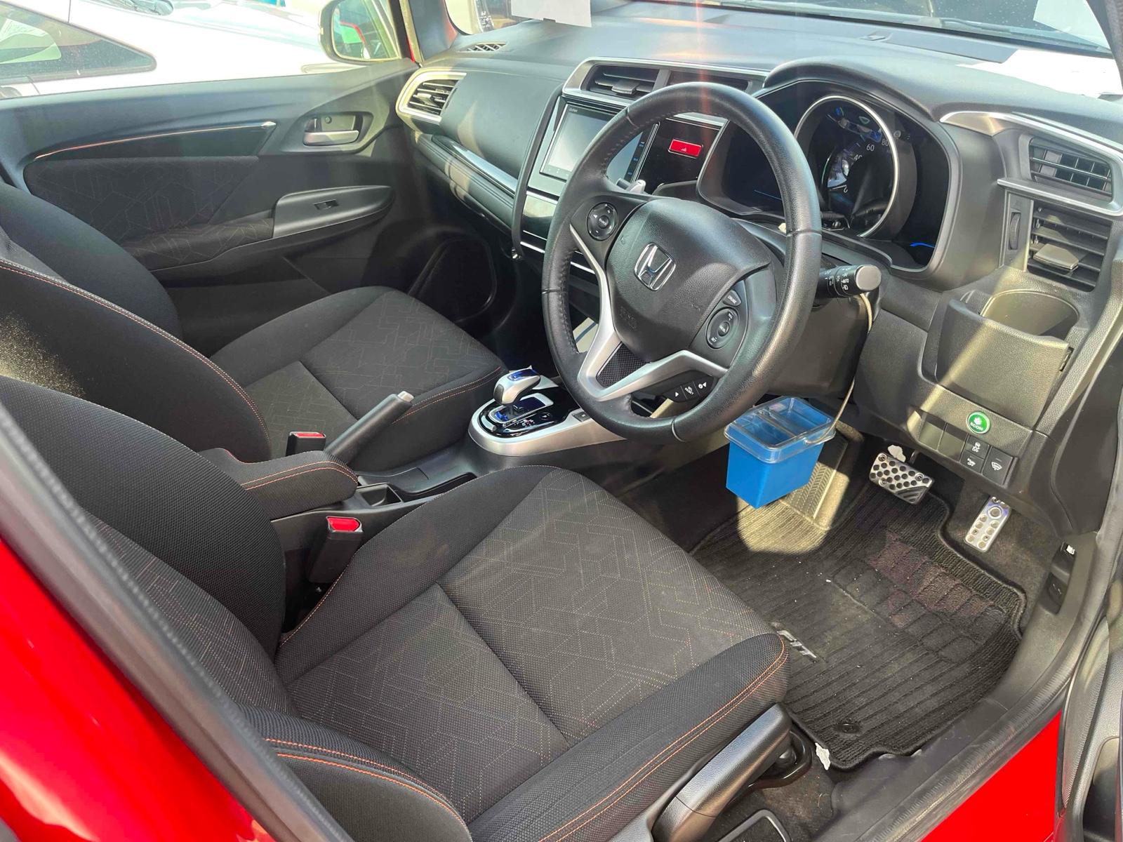 HONDA FIT HYBRID S PACKAGE Image 3