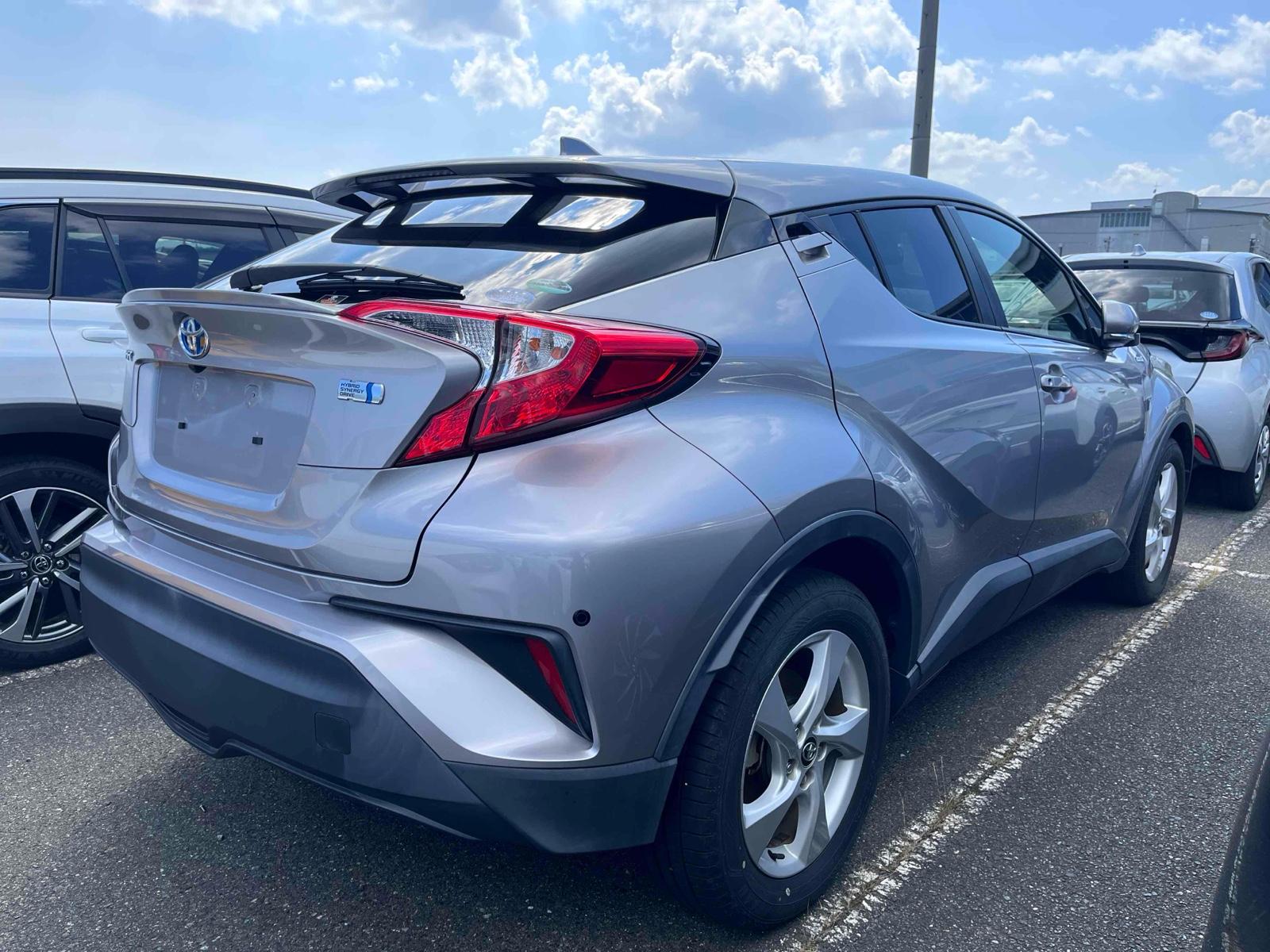 TOYOTA C-HR S Image 2