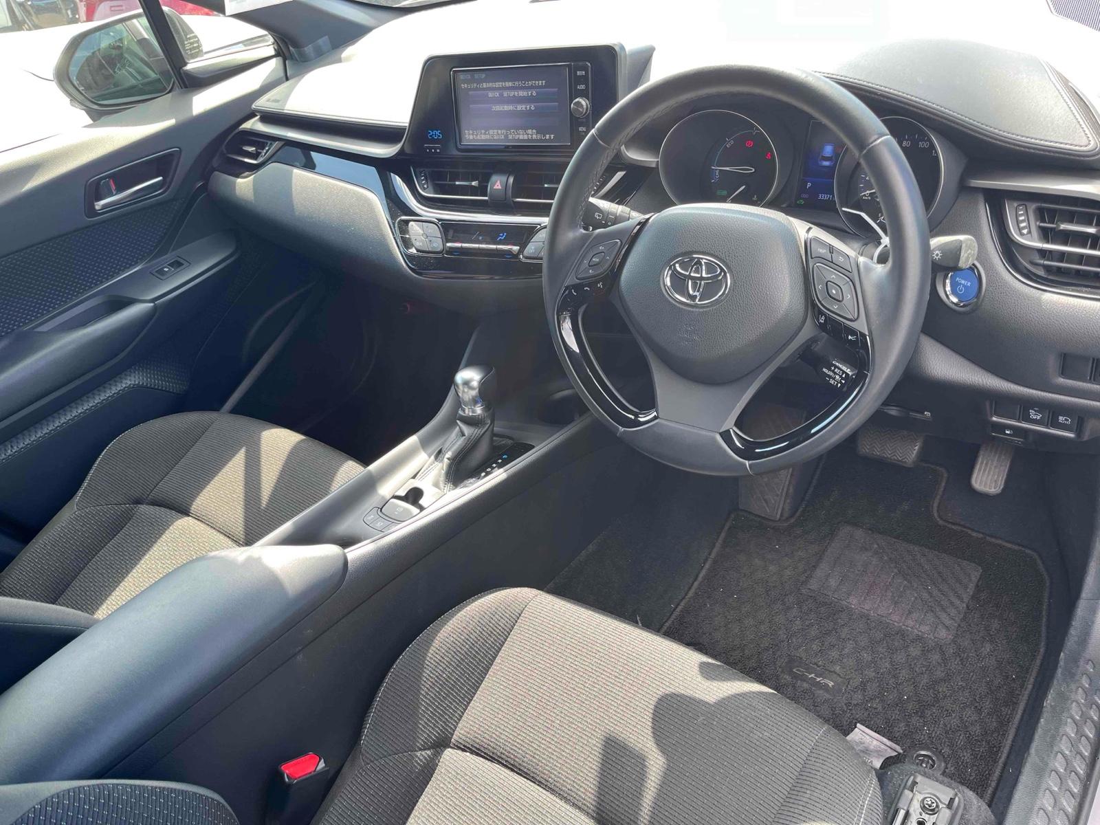 TOYOTA C-HR S Image 12
