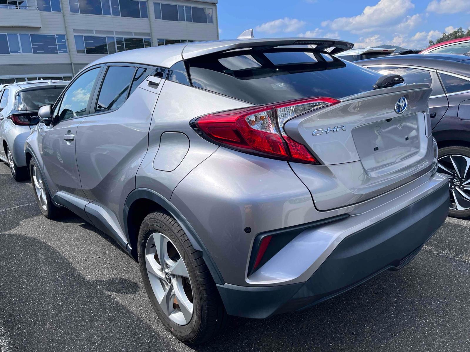 TOYOTA C-HR S Image 11