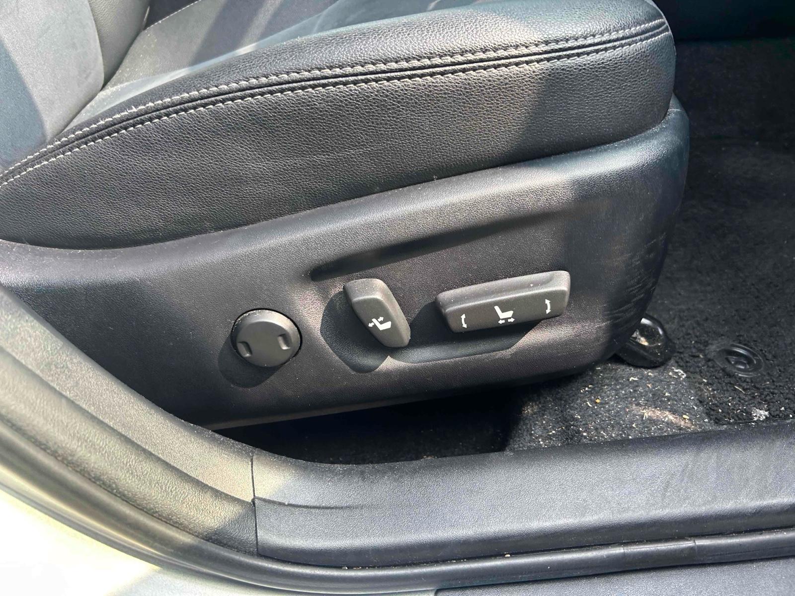 TOYOTA PRIUS G Image 10