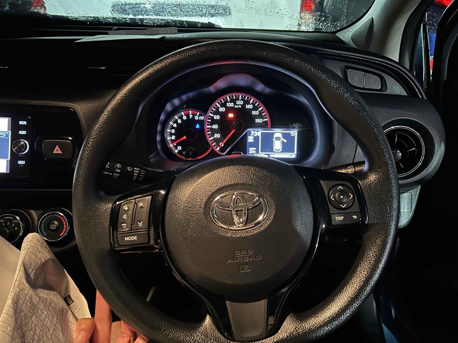 TOYOTA VITZ 5D 1.3F LED EDITION Image 9