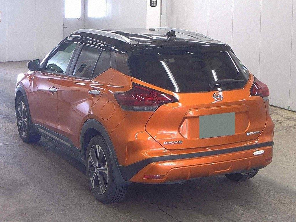 NISSAN KICKS 5D X TWO TONE INTERIOR EDITION Image 2