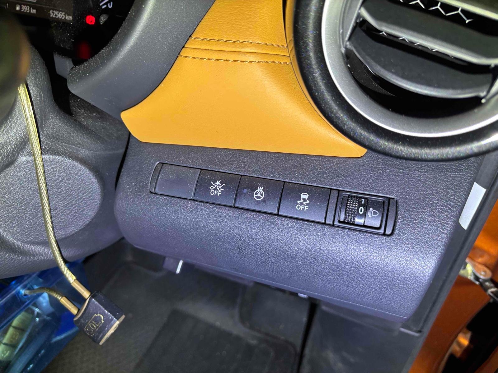 NISSAN KICKS 5D X TWO TONE INTERIOR EDITION Image 11