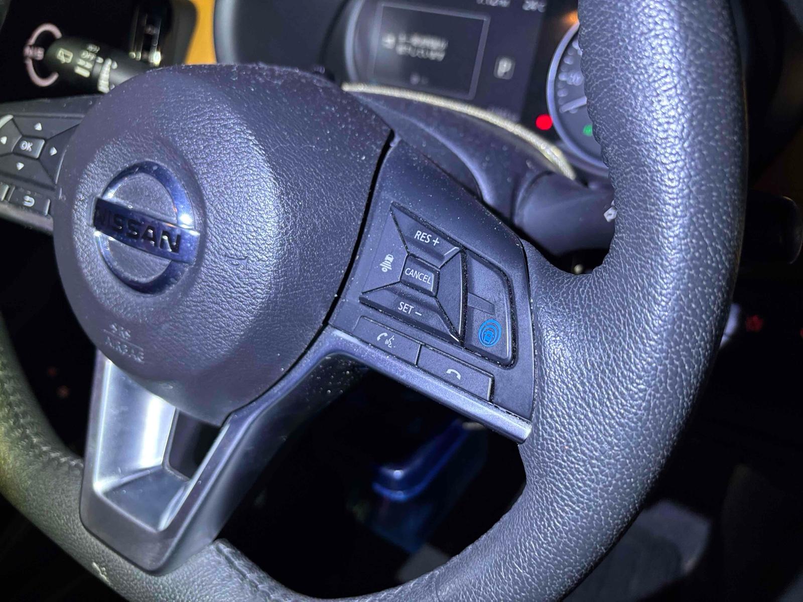 NISSAN KICKS 5D X TWO TONE INTERIOR EDITION Image 10