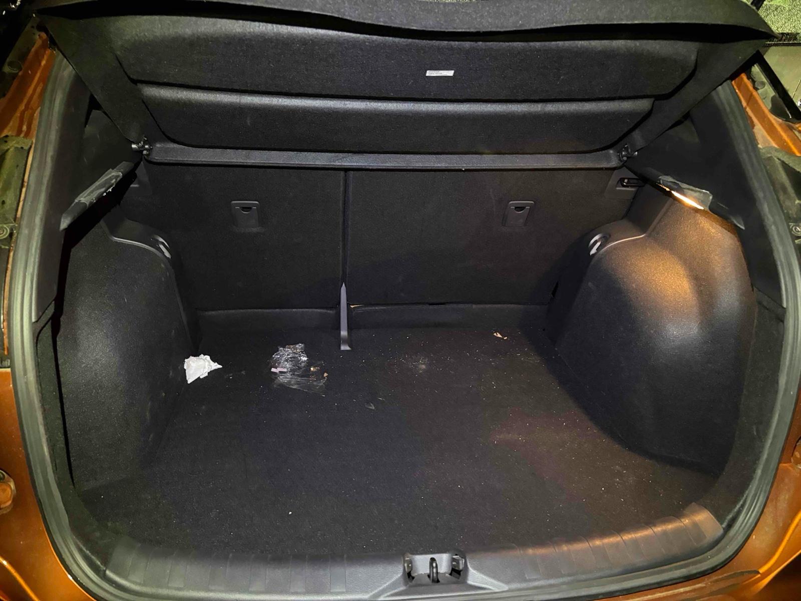 NISSAN KICKS 5D X TWO TONE INTERIOR EDITION Image 9