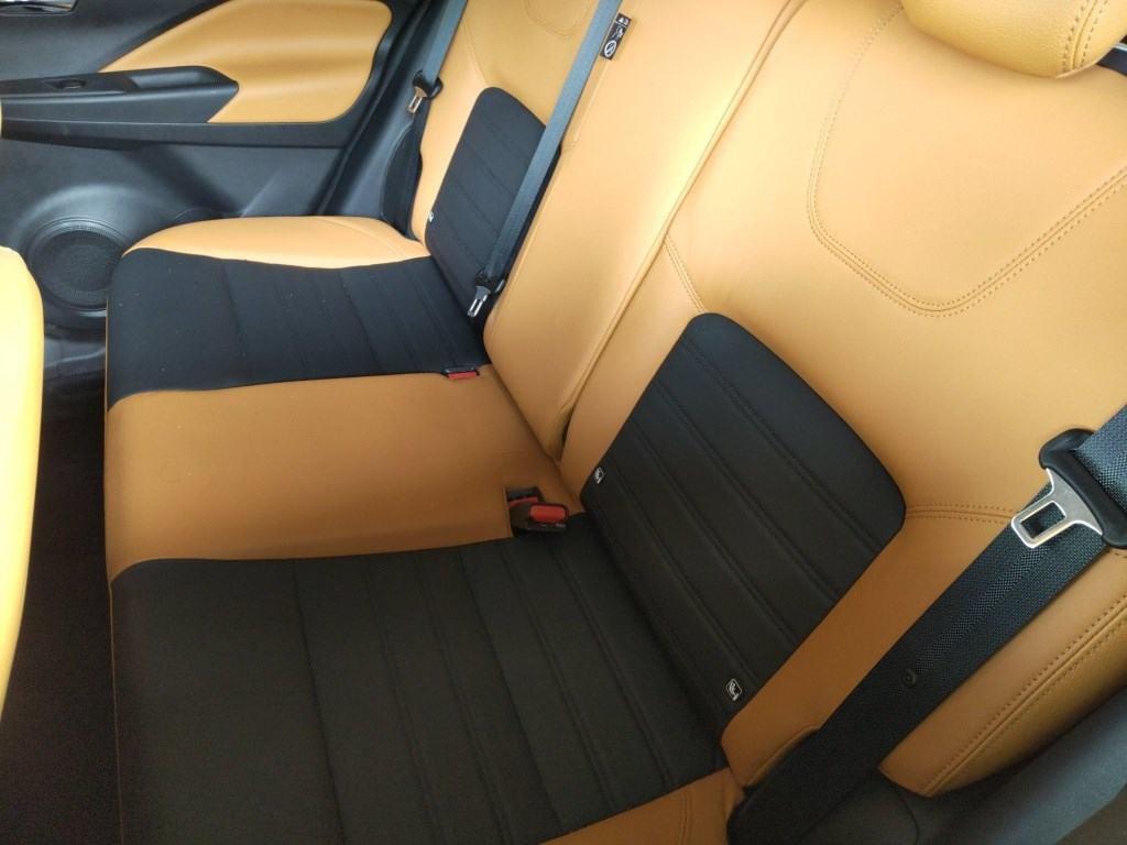NISSAN KICKS 5D X TWO TONE INTERIOR EDITION Image 6
