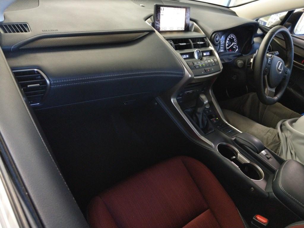 LEXUS NX NX300H Image 3