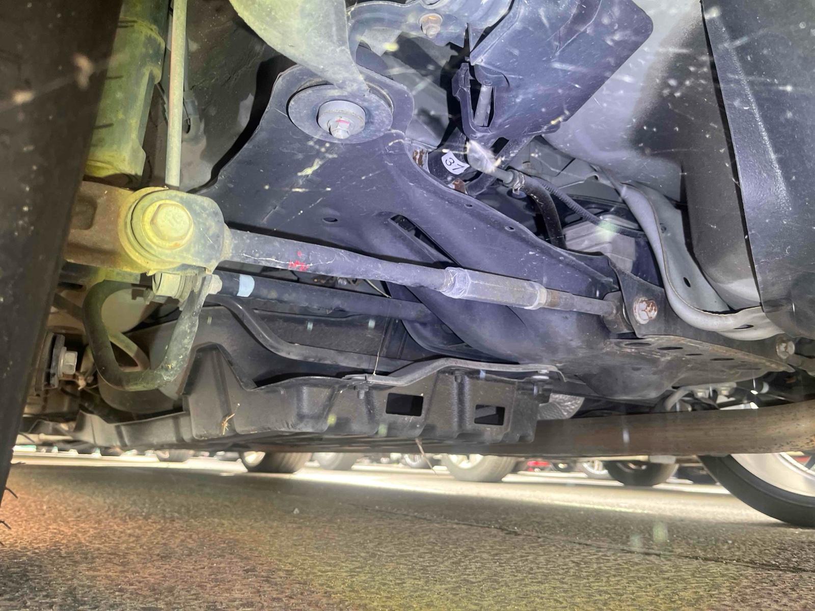 TOYOTA CAMRY 4D HYBRID Image 21