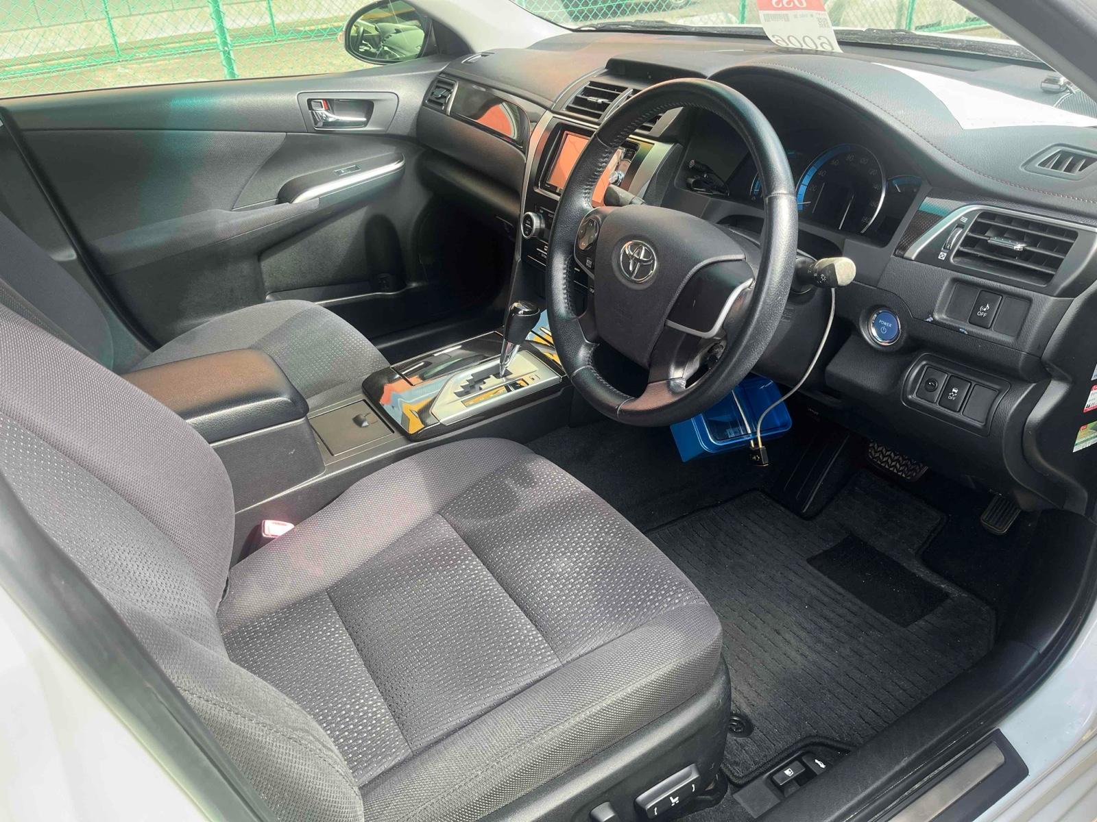 TOYOTA CAMRY 4D HYBRID Image 5