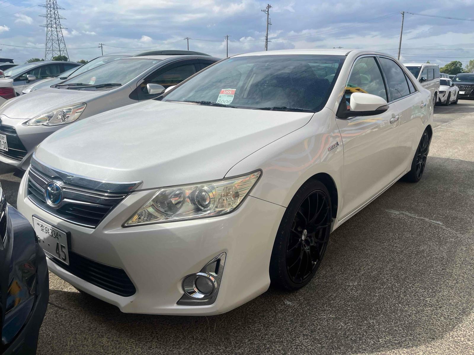 TOYOTA CAMRY 4D HYBRID Image 3