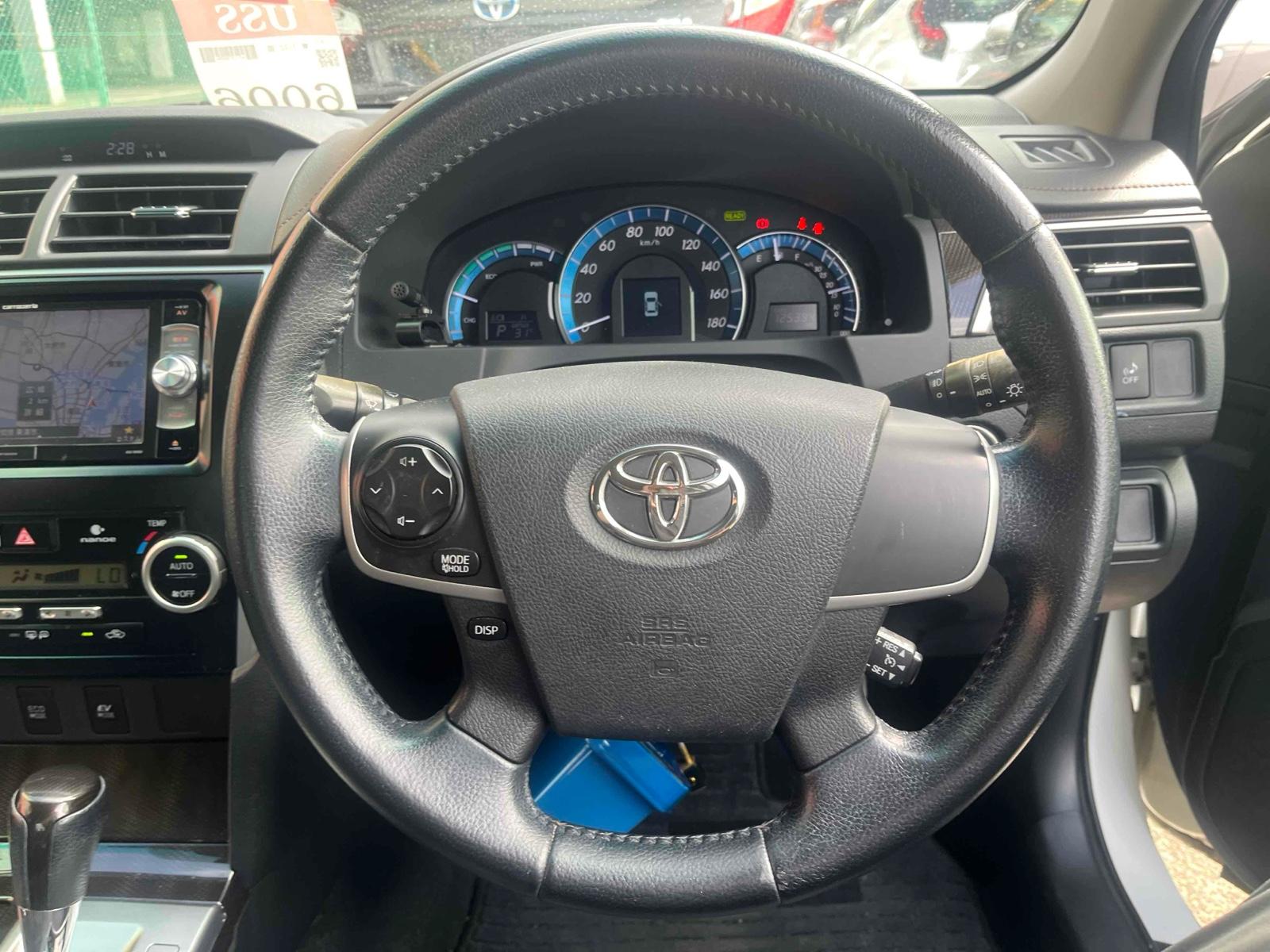TOYOTA CAMRY 4D HYBRID Image 9
