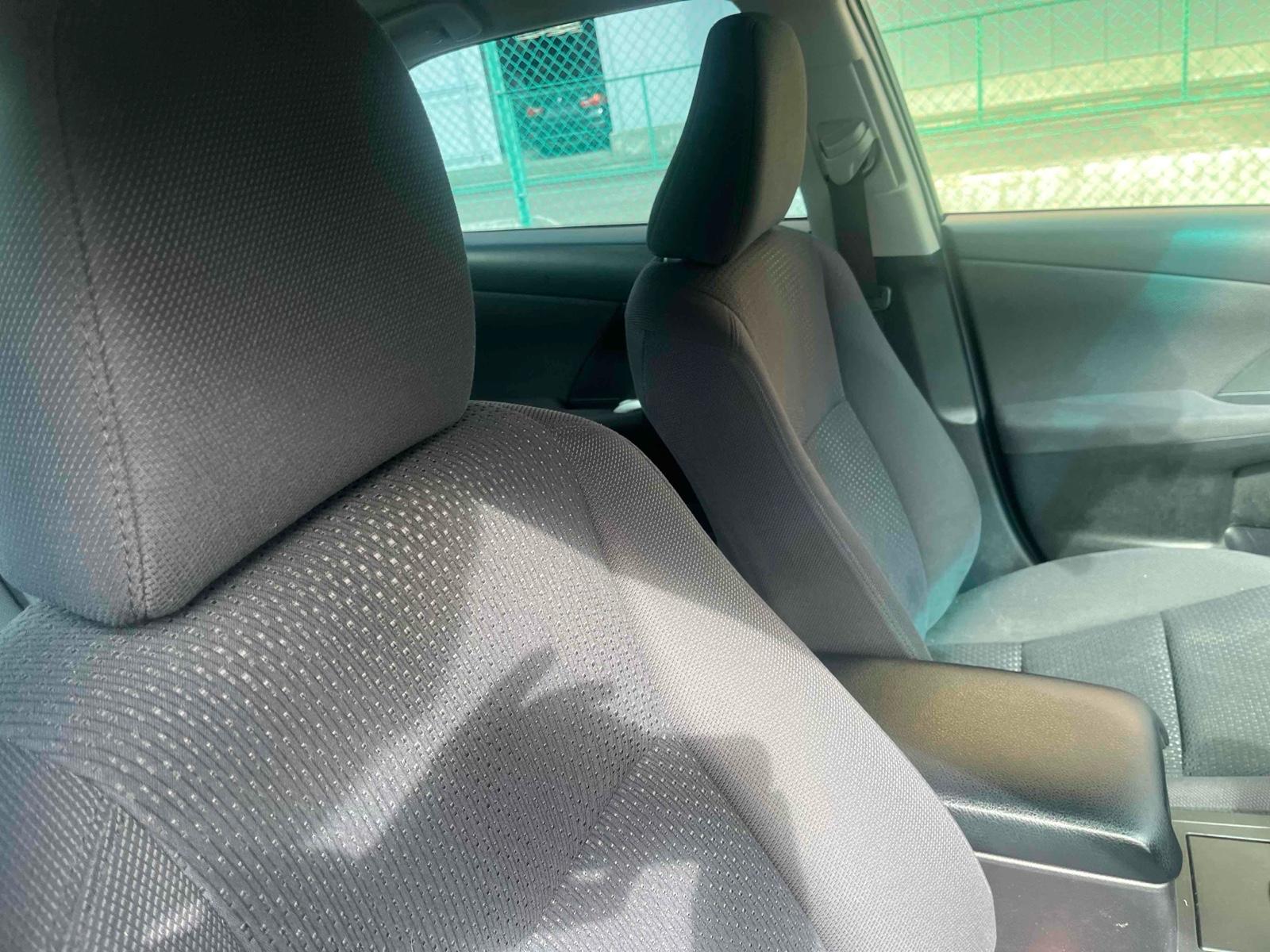 TOYOTA CAMRY 4D HYBRID Image 6