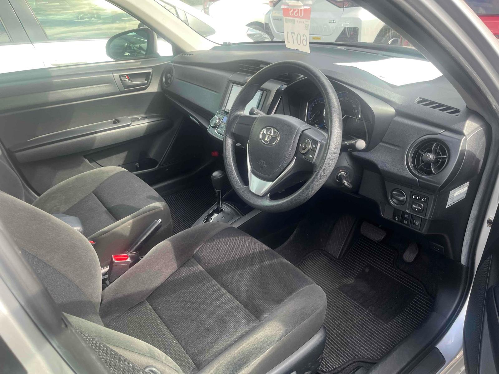 TOYOTA COROLLA AXIO HYBRID Image 3