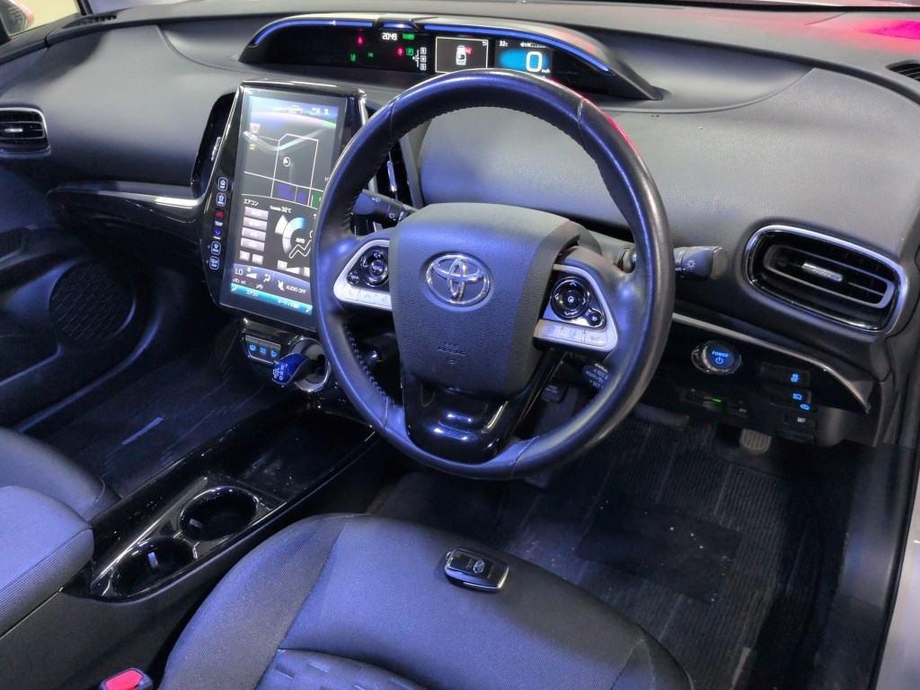 TOYOTA PRIUS PHV S NAVI PACKAGE Image 5