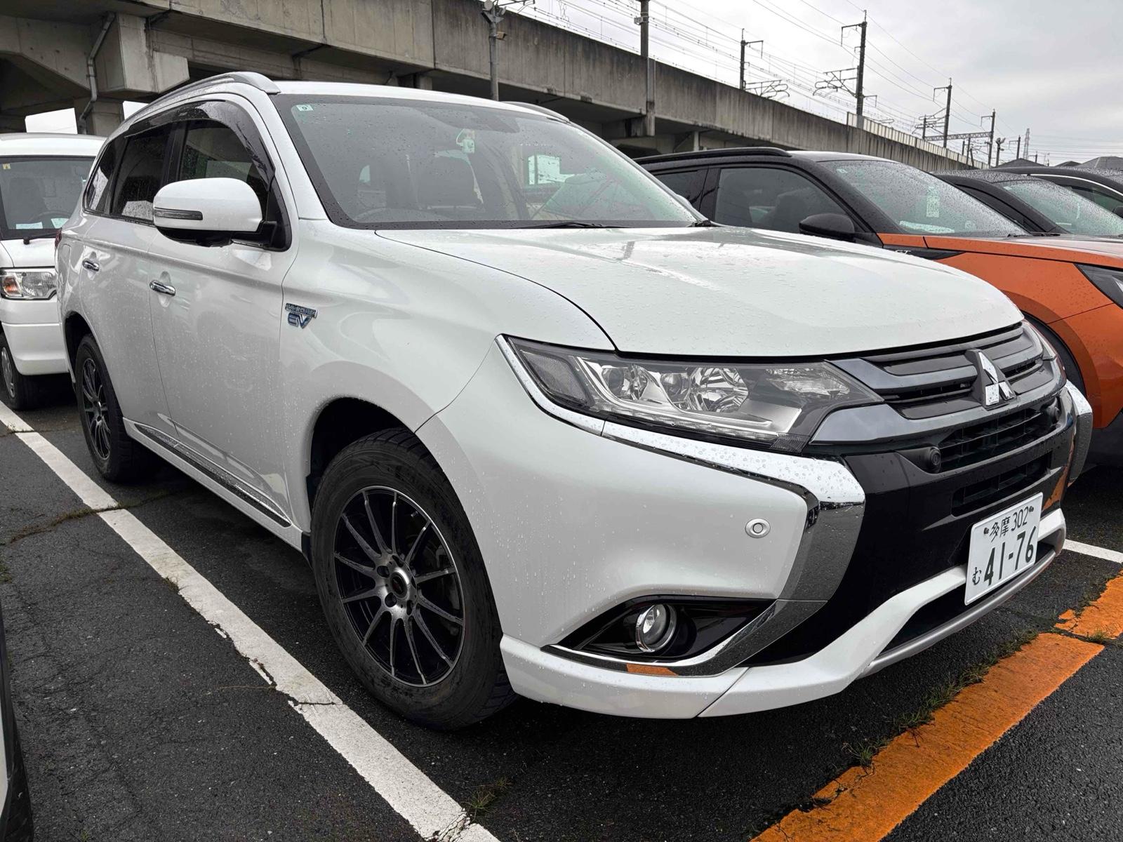 2015 Mitsubishi OUTLANDER 61,000 km