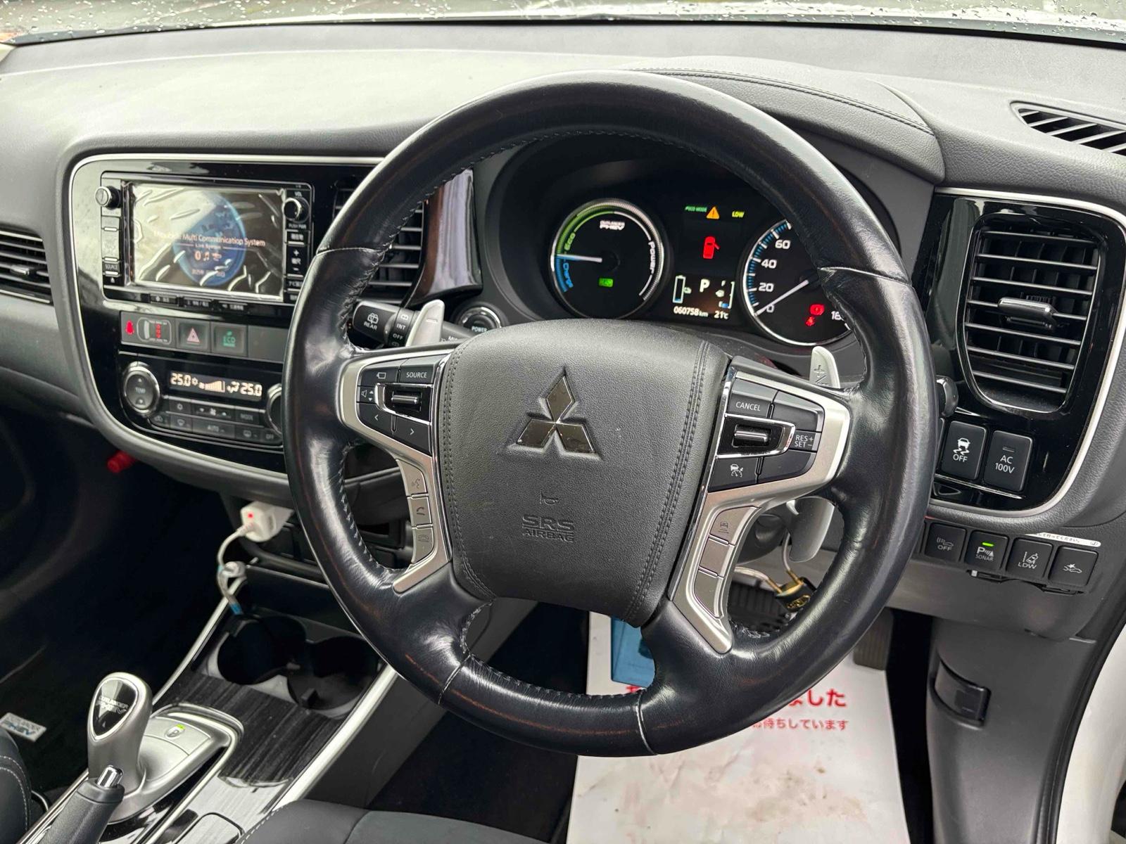 MITSUBISHI OUTLANDER PHEV 4WD G NAVI PACKAGE Image 6