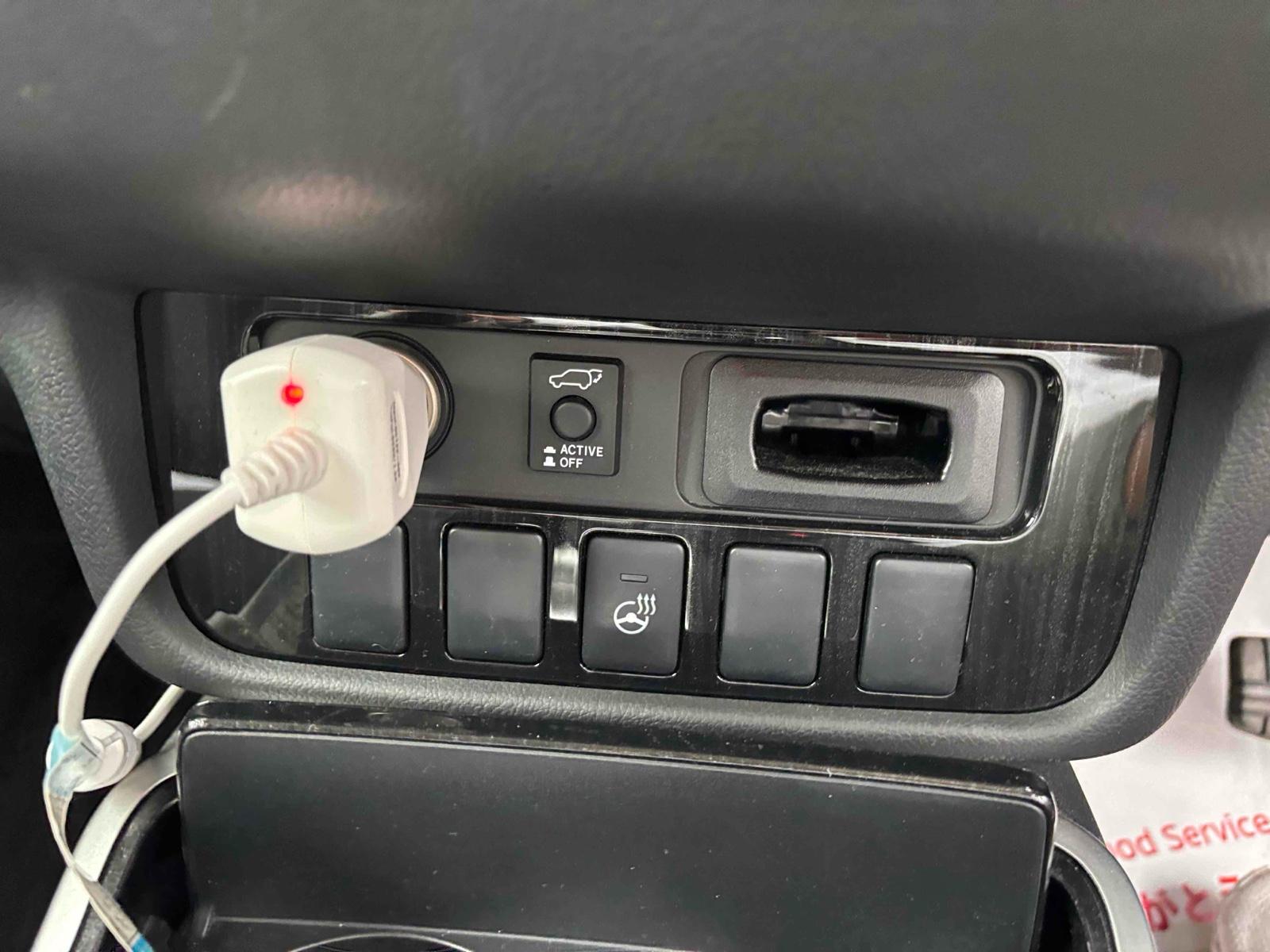 MITSUBISHI OUTLANDER PHEV 4WD G NAVI PACKAGE Image 10