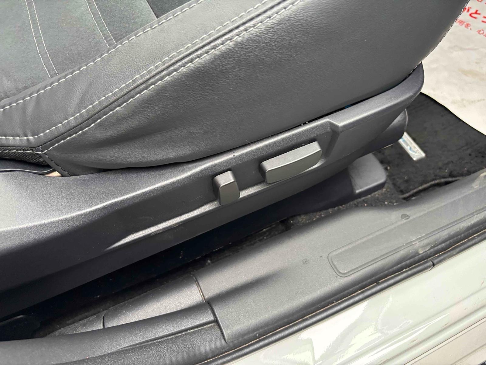 MITSUBISHI OUTLANDER PHEV 4WD G NAVI PACKAGE Image 8