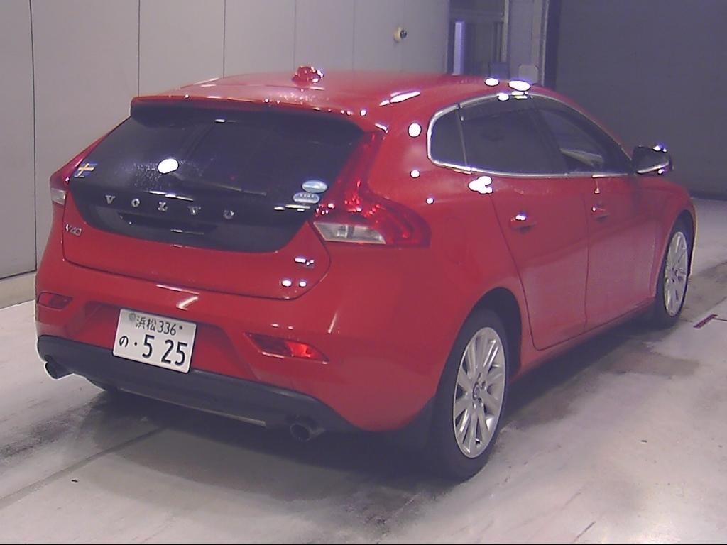 VOLVO V40 T4SE Image 2