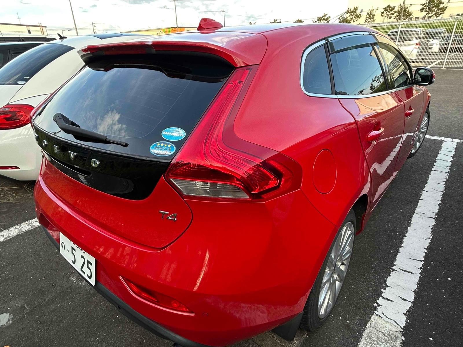 VOLVO V40 T4SE Image 13