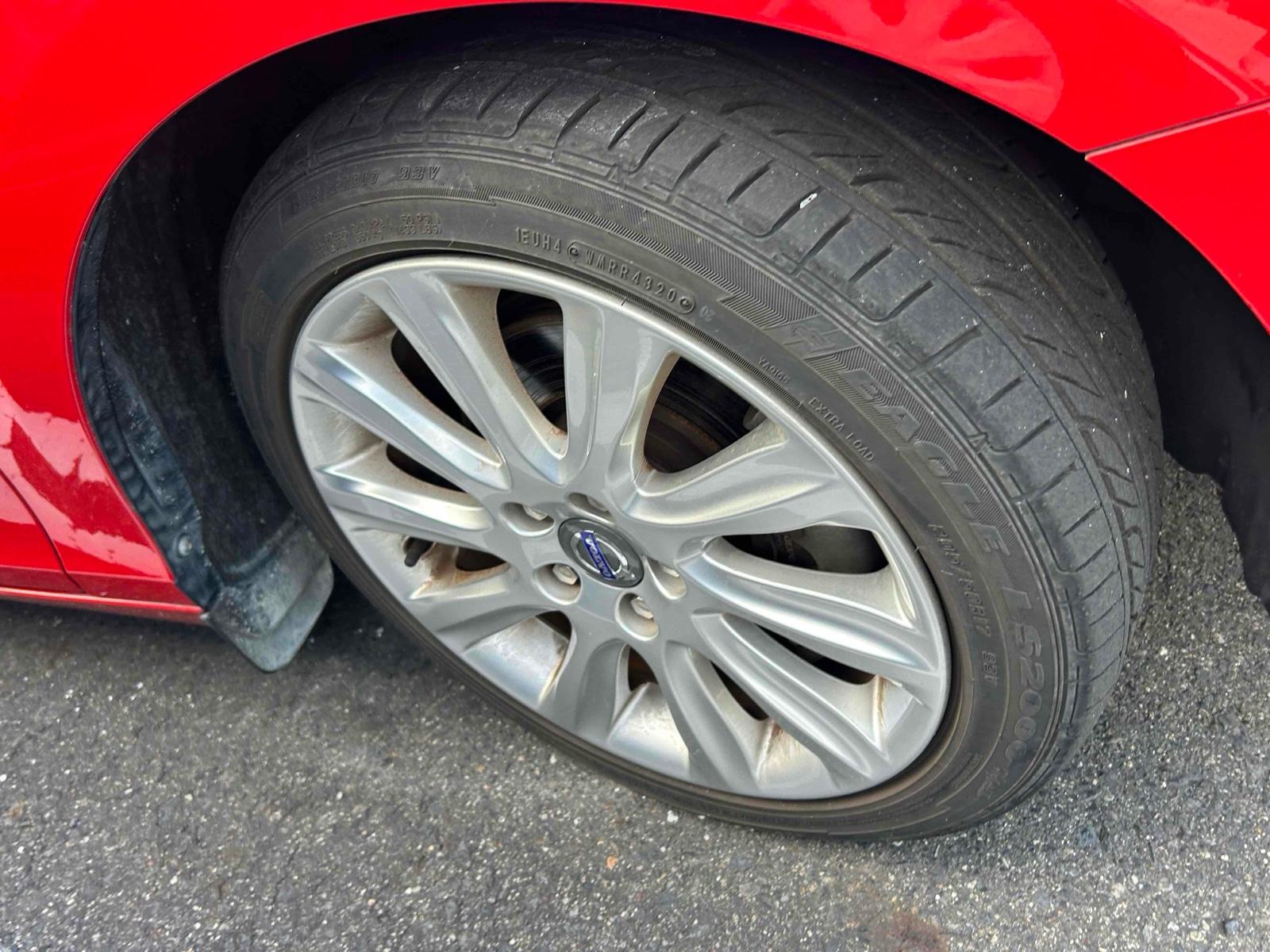 VOLVO V40 T4SE Image 14