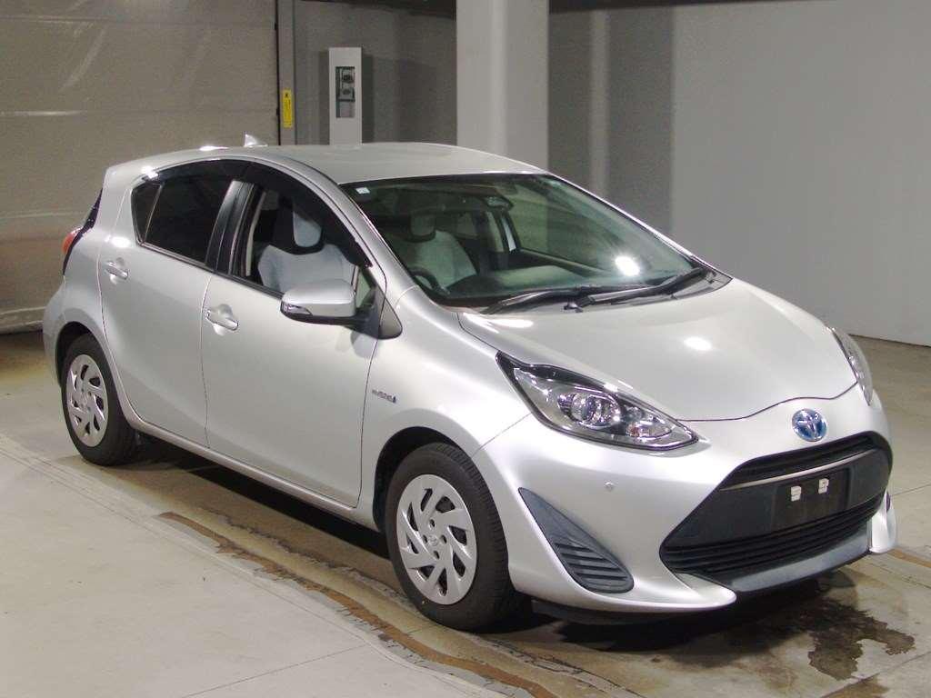 TOYOTA AQUA L Image 4