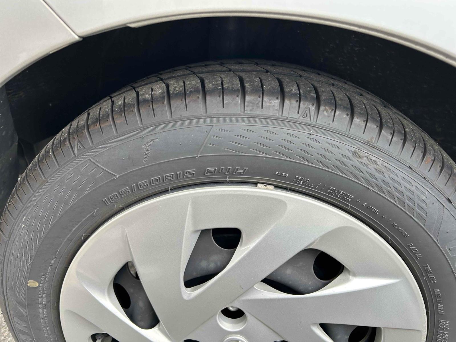 TOYOTA AQUA L Image 18