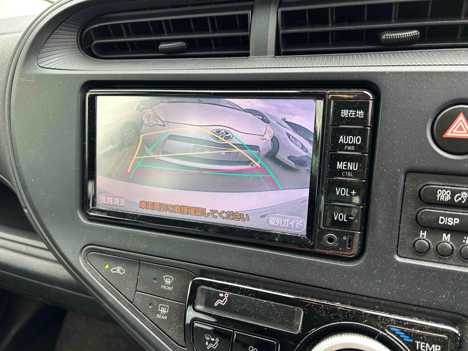 TOYOTA AQUA L Image 13