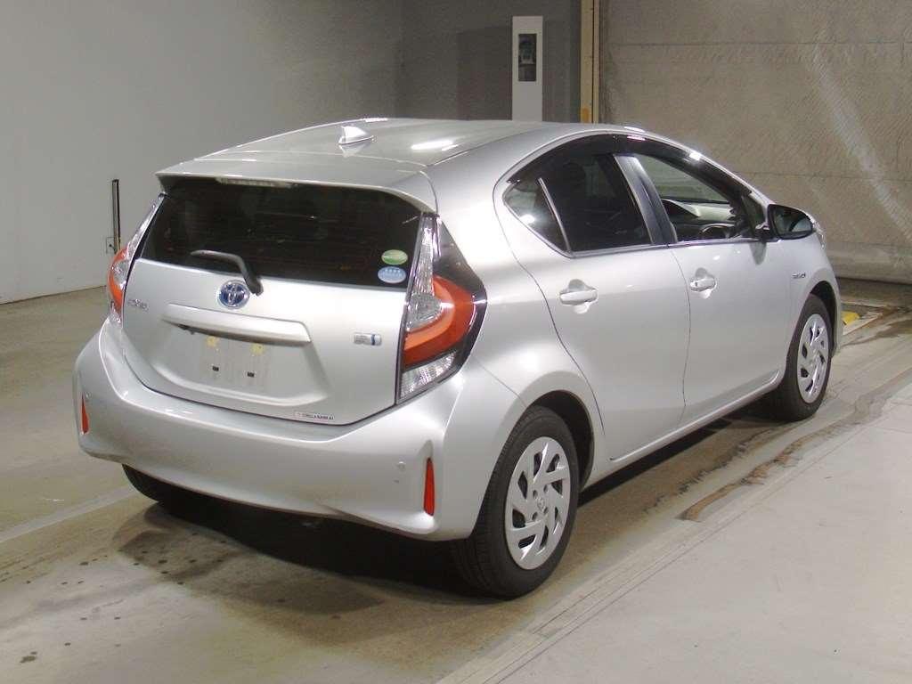 TOYOTA AQUA L Image 2