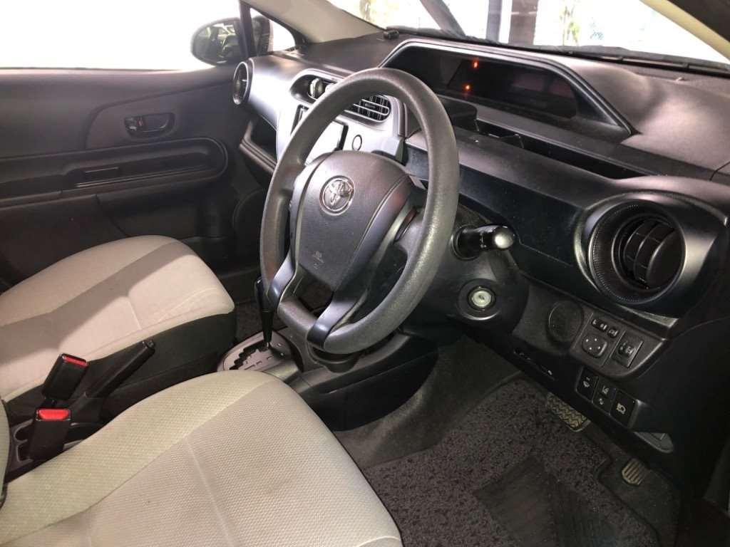 TOYOTA AQUA L Image 3