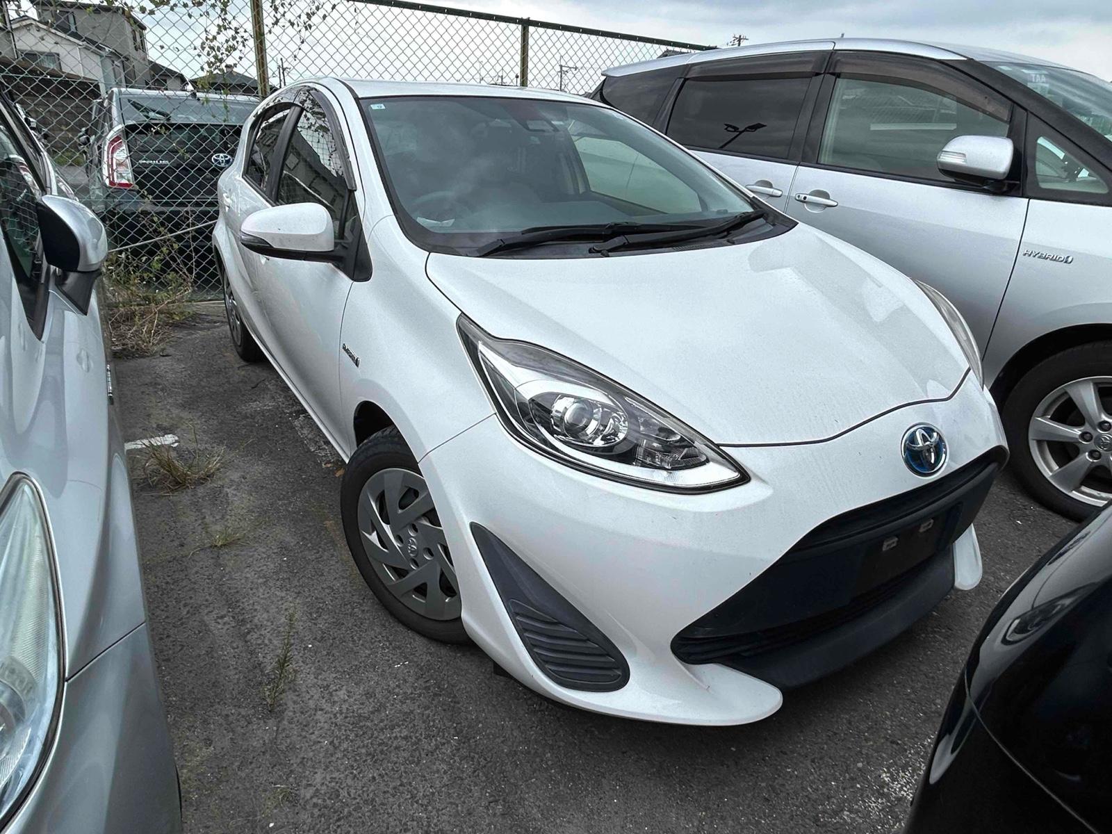 TOYOTA AQUA L Image 7