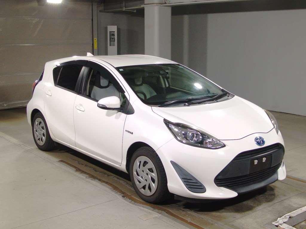 TOYOTA AQUA L Image 4