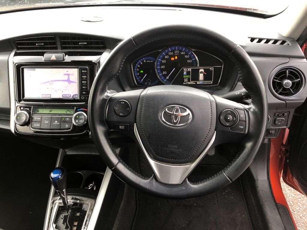 TOYOTA COROLLA FIELDER HYBRID G Image 8
