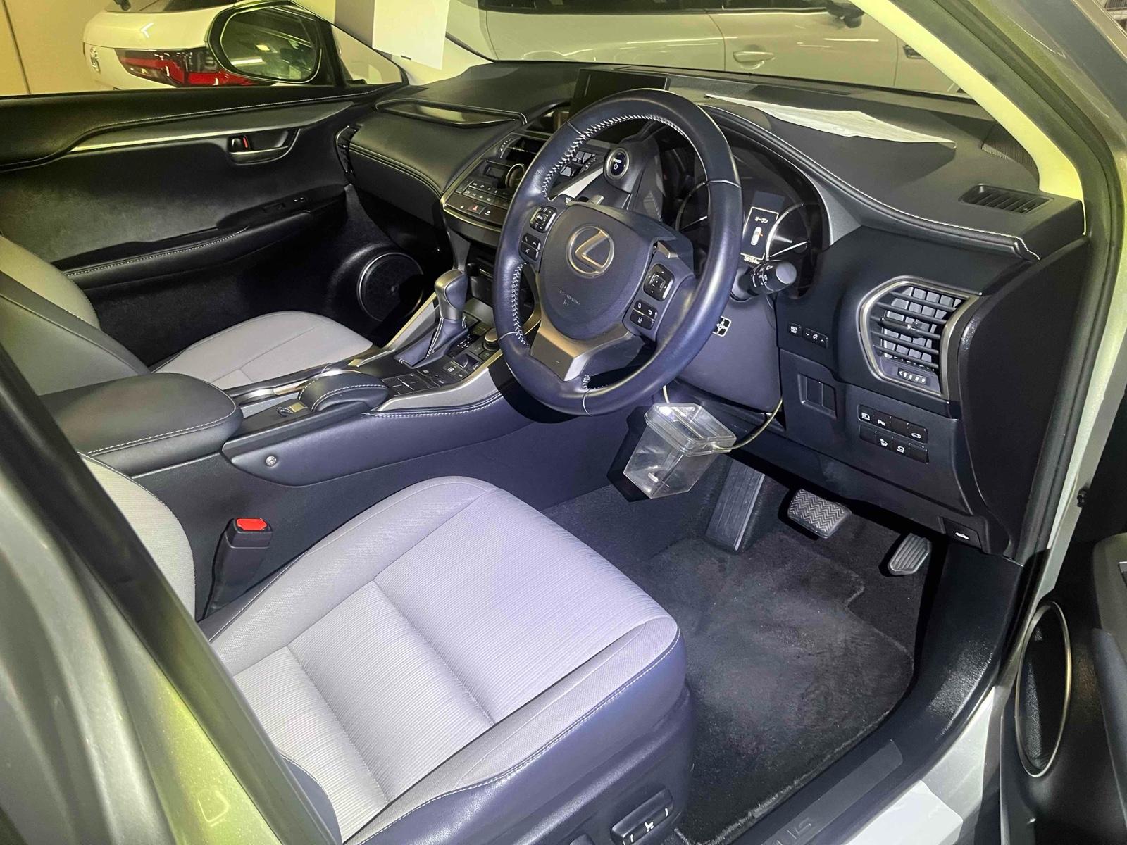 LEXUS NX NX300H Image 5