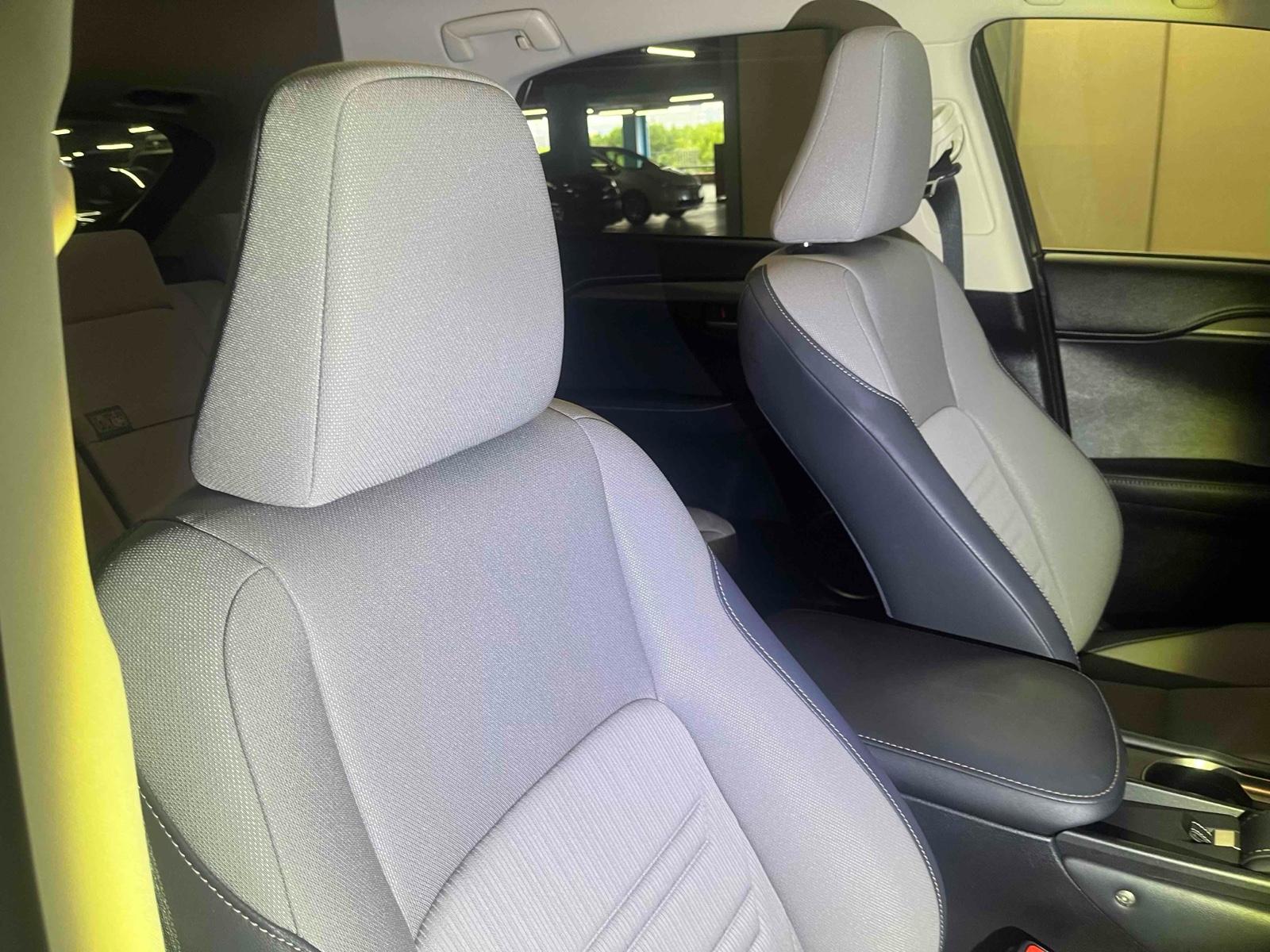 LEXUS NX NX300H Image 6