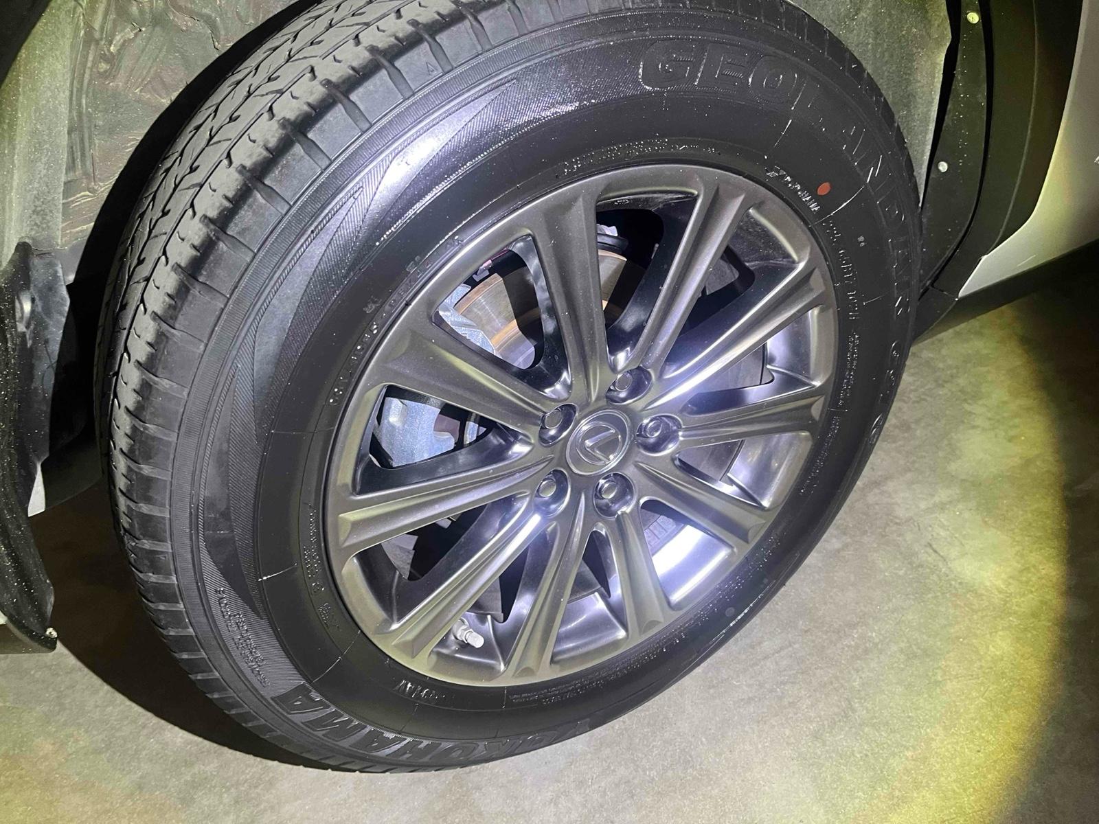 LEXUS NX NX300H Image 13