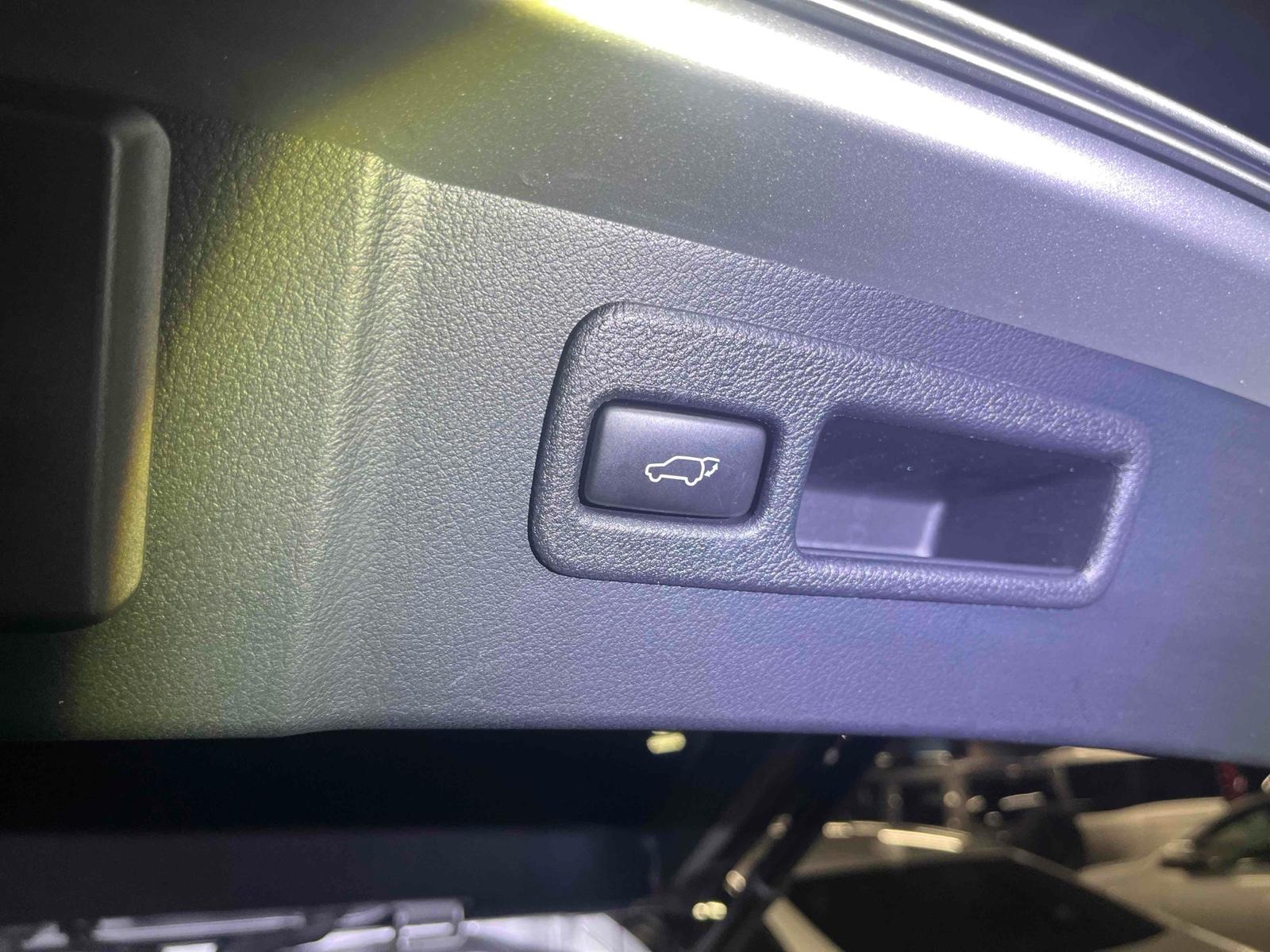 LEXUS NX NX300H Image 10