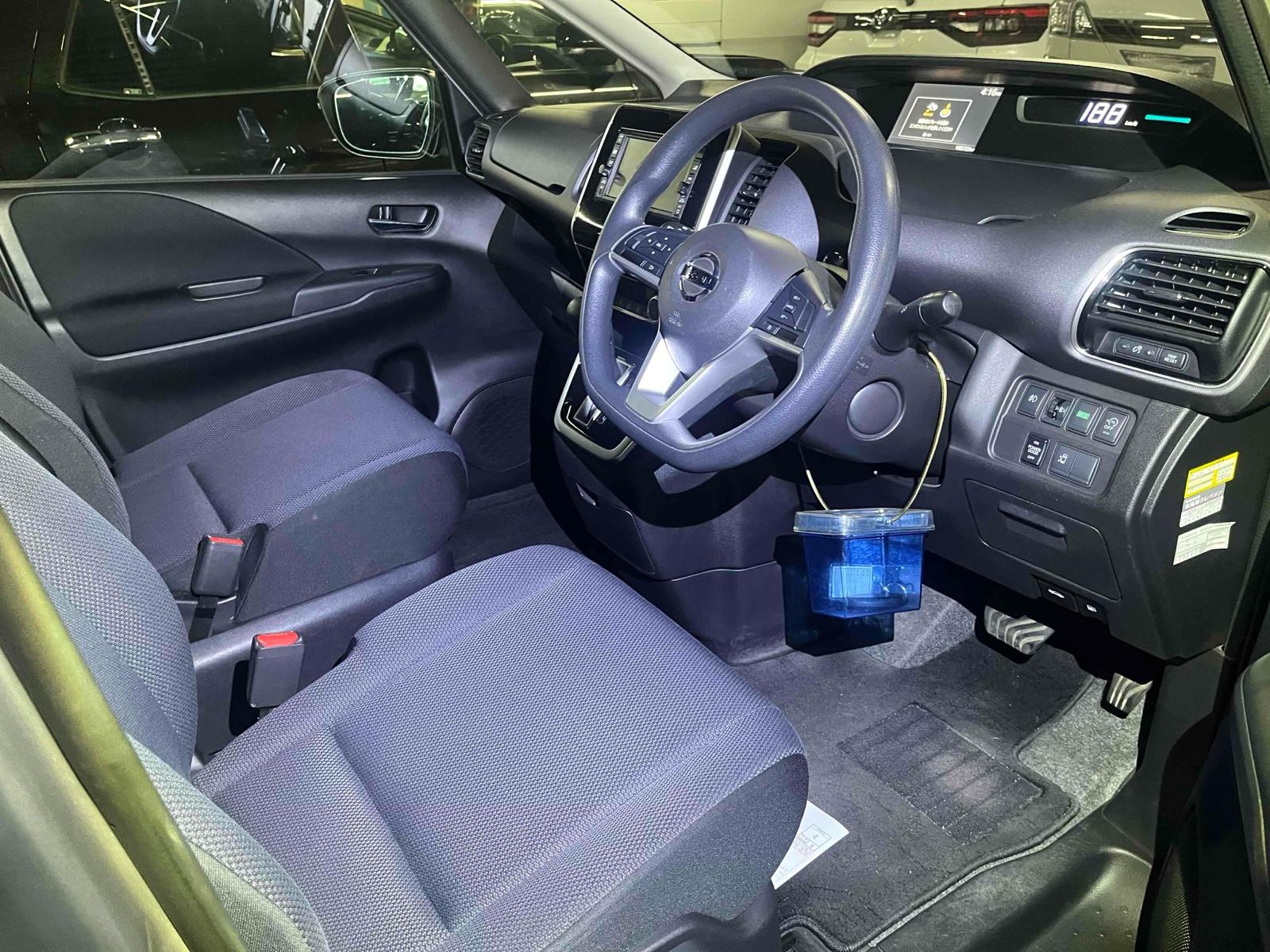 NISSAN SERENA 5D X Image 5