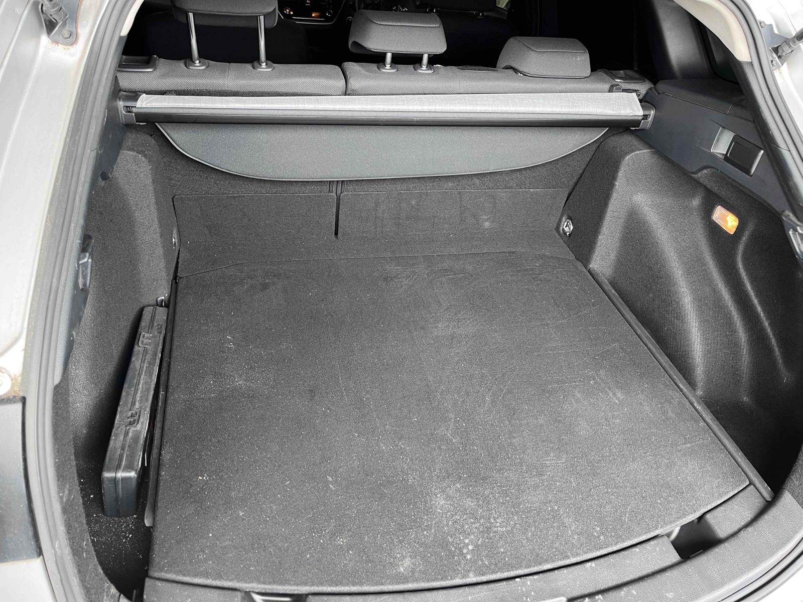 TOYOTA COROLLA TOURING  HYBRID G-X Image 18