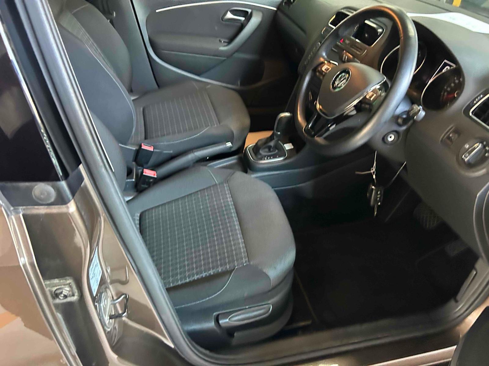 VOLKSWAGEN POLO 5D TSI COMFORT LINE Image 9