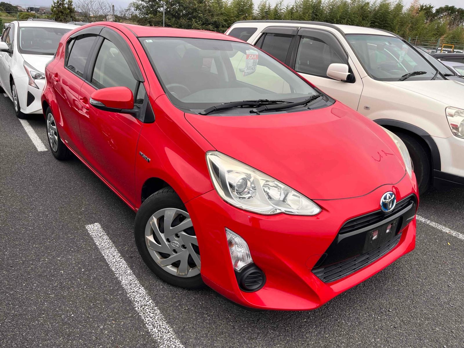 2015 Toyota AQUA 94,000 km