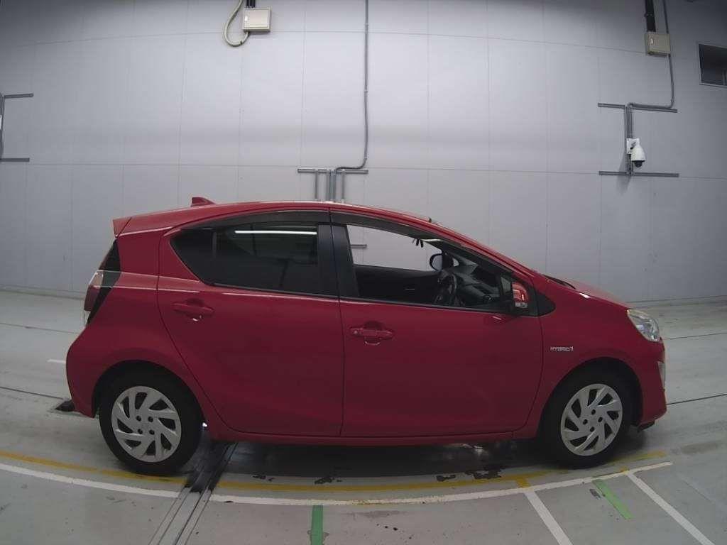 TOYOTA AQUA G Image 6