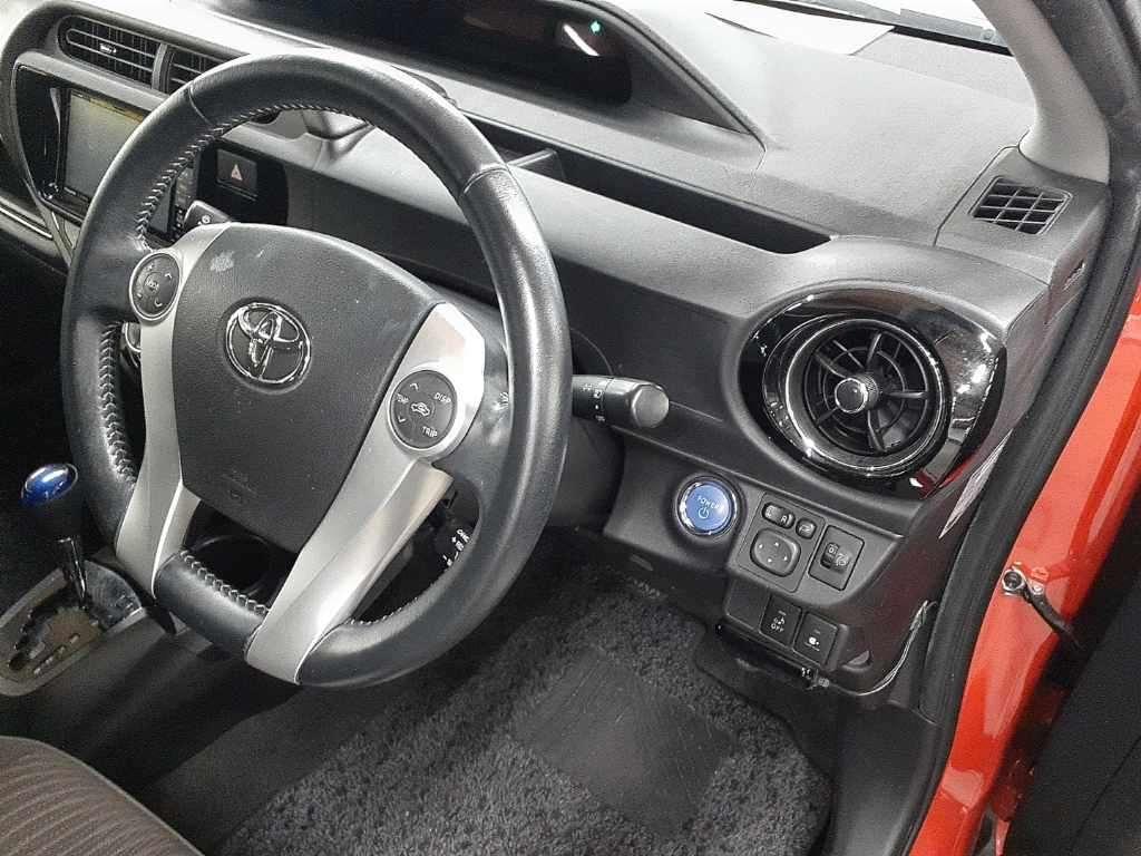 TOYOTA AQUA G Image 5