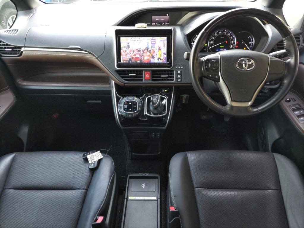 TOYOTA ESQUIRE HYBRID GI Image 3