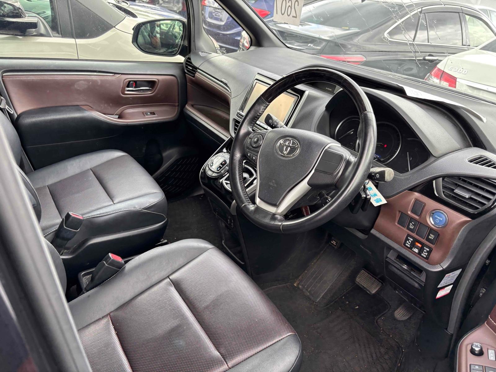 TOYOTA ESQUIRE HYBRID GI Image 9