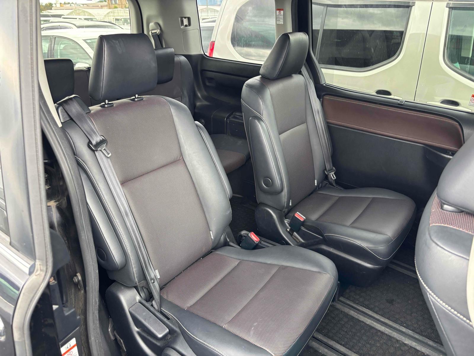 TOYOTA ESQUIRE HYBRID GI Image 10