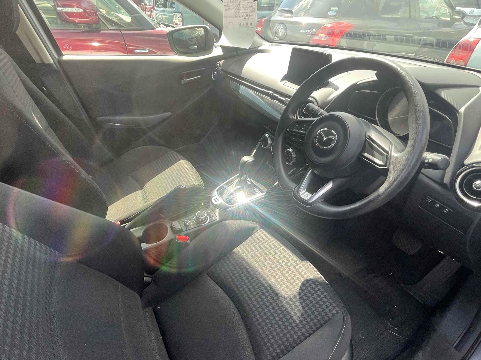 MAZDA DEMIO 13S Image 6