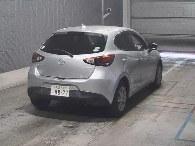 MAZDA DEMIO 13S Image 4