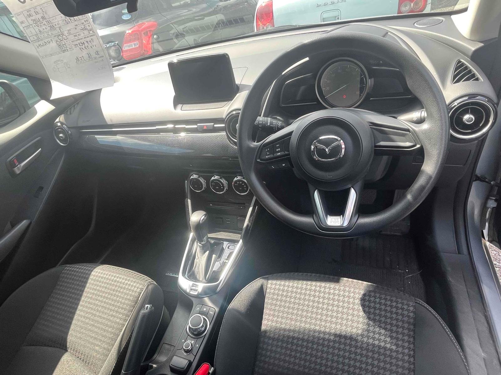 MAZDA DEMIO 13S Image 7